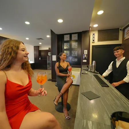 Clorinda Hotel